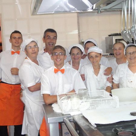 Hotel Sileoni Марина-ди-Чечина Экстерьер фото